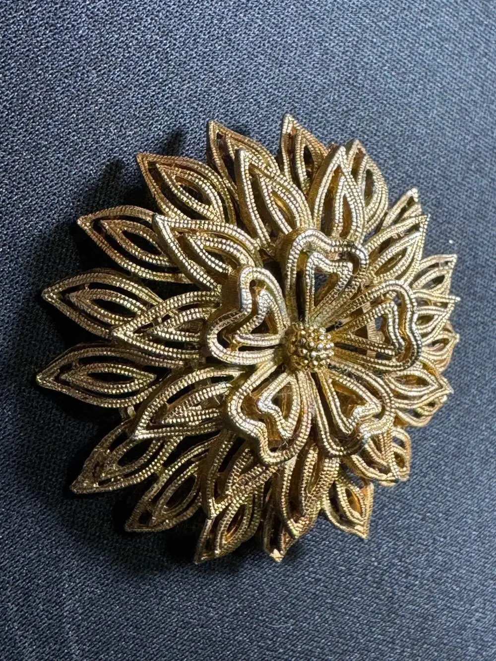 Vintage Lisner 3D Flower Brooch